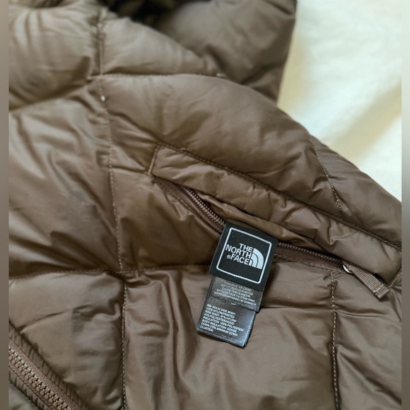 Reversible Brown and Pink North Face Puffer Jacket with Hood - Picture 2 of 4